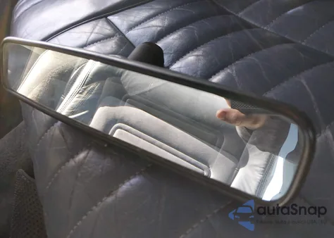 1991 Lincoln Town Car Executive z USA, uszkodzony, nr VIN 1LNCM81W0MY693285